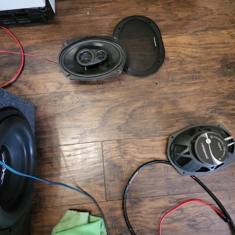 Car audio 6x9s - Picture 2 of 2